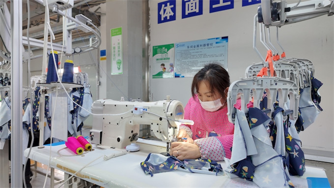 活力迸發(fā)的“邵陽(yáng)密碼”服飾